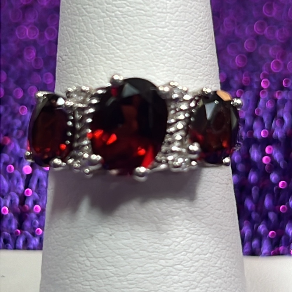 Vermelho Garnet & White Zircon Ring - Picture 8 of 9